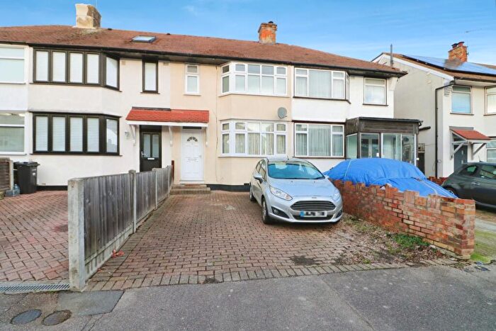 3 Bedroom House To Rent In Wansford Road, Woodford Green, IG8