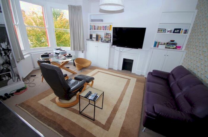 2 Bedroom Flat To Rent In Lichfield Grove, Finchley, N3