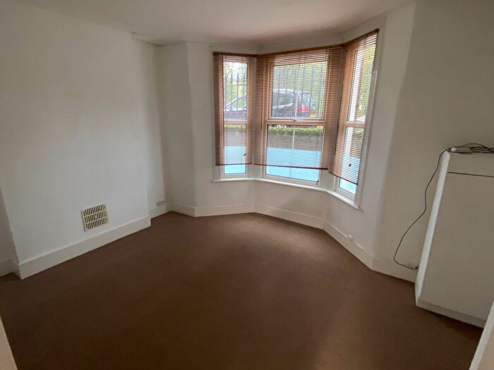 1 Bedroom Flat To Rent In Temple Street, Bethnel Green London, E2