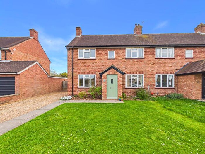 3 Bedroom Semi Detached House For Sale In Medcalfe Way, Melbourn, Royston, SG8