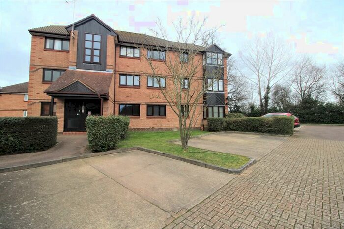 1 Bedroom Apartment To Rent In Bornedene, Potters Bar, EN6