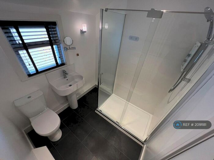 Studio To Rent In Swindon, Swindon, SN1