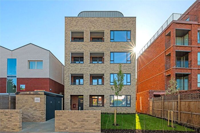 2 Bedroom Flat To Rent In Thornton Road, London, SW12