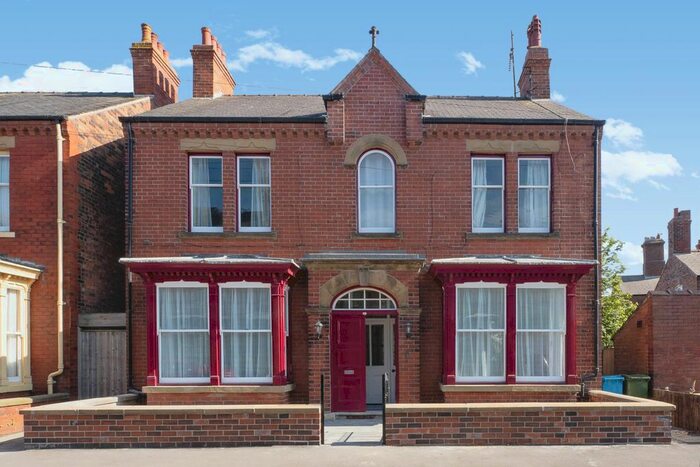 2 Bedroom Flat To Rent In Richmond Street, Bridlington, East Riding Of Yorkshi, YO15