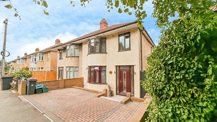 4 Bedroom Semi Detached House For Sale In Bedminster Road, Bedminster, BS3