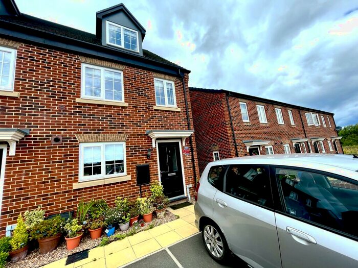3 Bedroom Town House To Rent In Judd Close, Halfway, Sheffield, S20