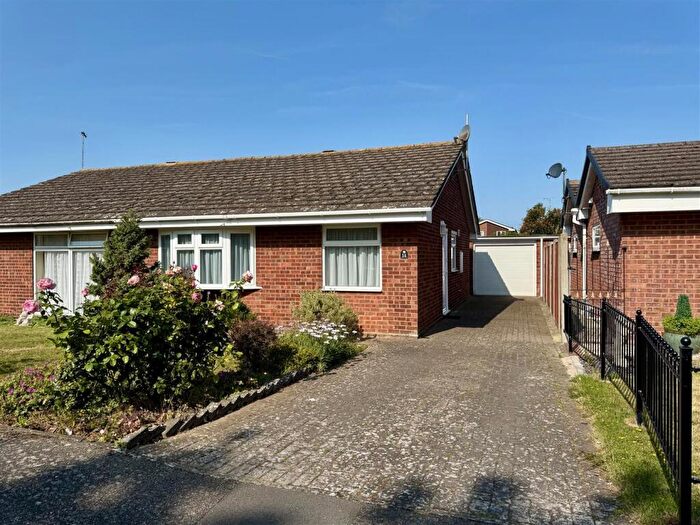 2 Bedroom Bungalow For Sale In Ash Grove, Burnham-On-Crouch, CM0