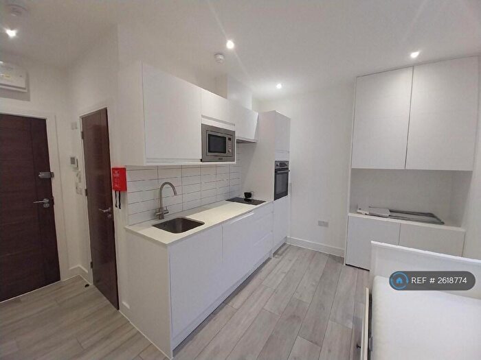 Studio To Rent In Mountview Road, London, N4