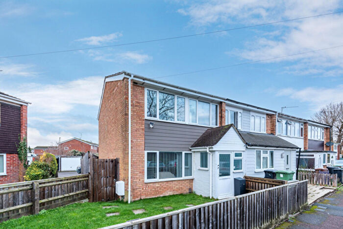 3 Bedroom Terraced House For Sale In Kingfisher Grove, Wantage, OX12