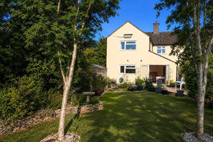 4 Bedroom Semi-Detached House For Sale In Myers Close, Charlton, OX17