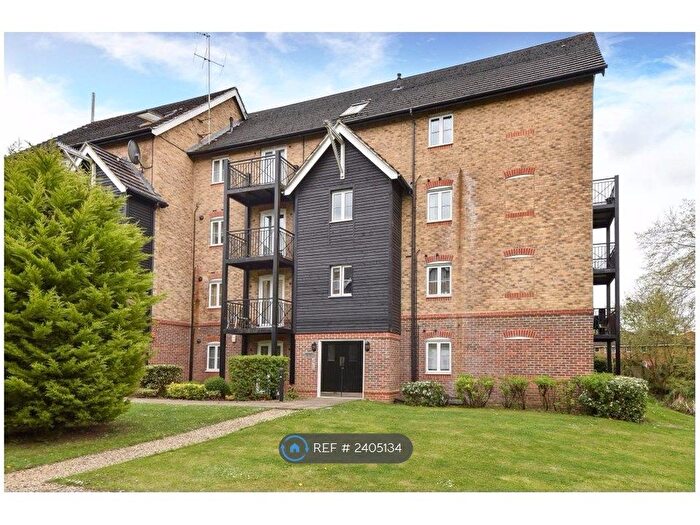 2 Bedroom Flat To Rent In Fryers Lane, High Wycombe, HP12
