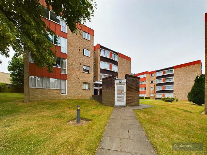 2 Bedroom Apartment To Rent In White Lodge Close, Sutton, SM2