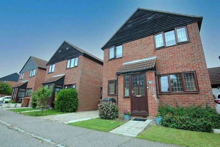 4 Bedroom Detached House To Rent In Brockenhurst Way, Bicknacre, , Chelmsford, CM3