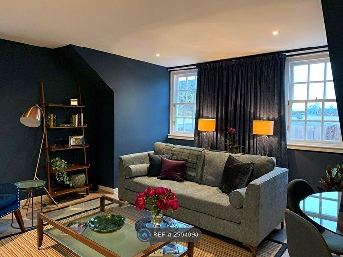 2 Bedroom Flat To Rent In Canongate, Edinburgh, EH8