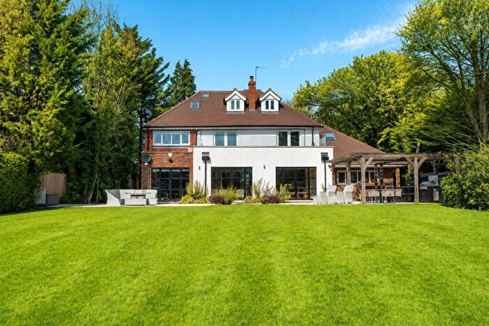 5 Bedroom Detached House For Sale In Cobham Road, Fetcham, KT22