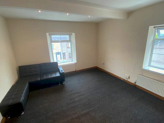 2 Bedroom Flat To Rent In Neath Road, Plasmarl, Swansea, SA6