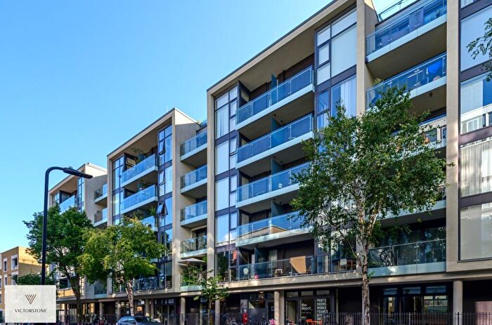 3 Bedroom Apartment For Sale In Spenlow Apartments, Wenlock Road, London, N1