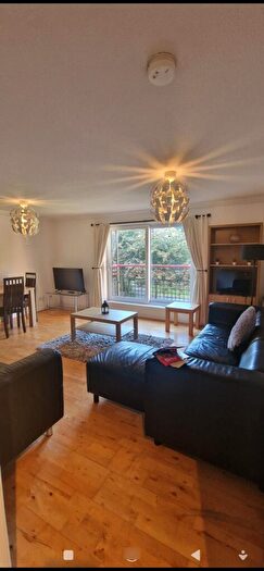 3 Bedroom Apartment To Rent In Riverview Place, Glasgow, G5