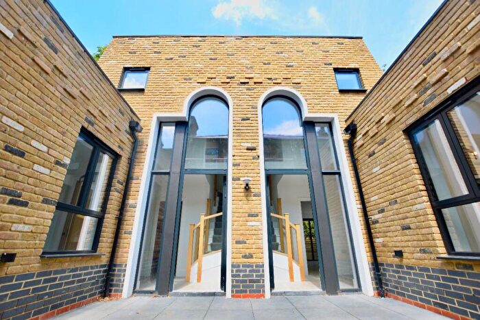 2 Bedroom Semi-Detached House To Rent In Hampton Road, Forest Gate, E7