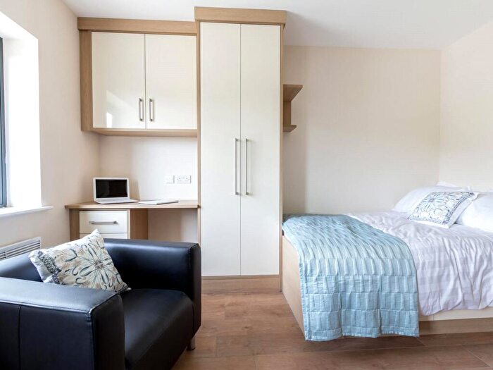 Apartment To Rent In Apt, Lofthouse Residence #, LS2