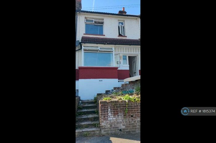 3 Bedroom Terraced House To Rent In Elm Avenue, Chatham, ME4