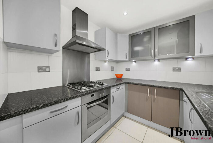 2 Bedroom Apartment For Sale In Western Beach Apartments, Hanover Avenue, London, E16