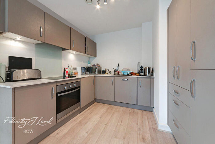 1 Bedroom Apartment For Sale In St Clements Avenue, London, E3