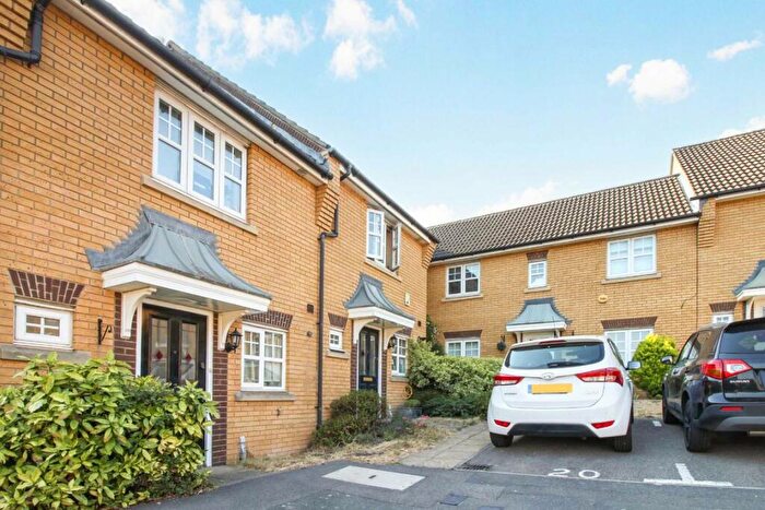 2 Bedroom House To Rent In Tiverton Way, Mill Hill, NW7