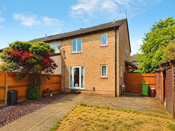2 Bedroom End Of Terrace House For Sale In Derrick Close, Calcot, Reading, RG31