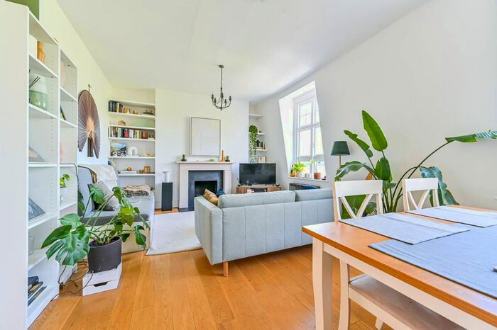 1 Bedroom Flat For Sale In Primrose Mansions, Prince Of Wales Drive, Battersea, London, SW11