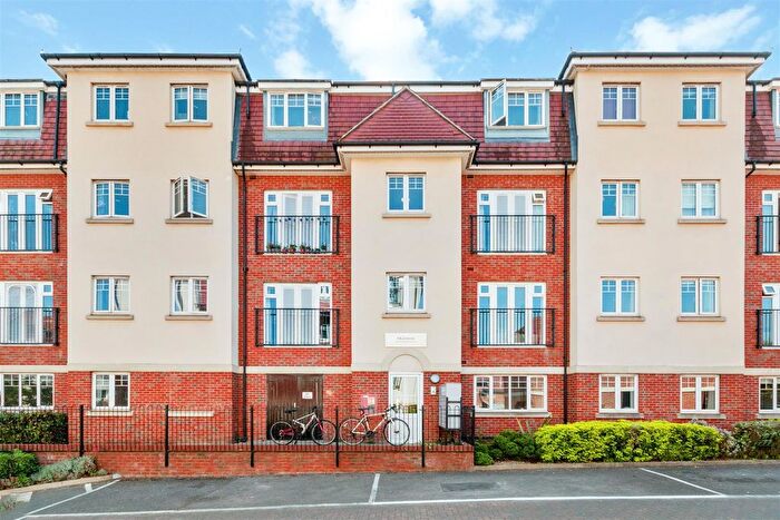 2 Bedroom Flat For Sale In School Gate Drive, Morden, SM4