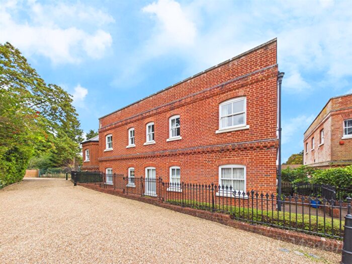 2 Bedroom Maisonette For Sale In Doble Court, Sanderstead, CR2