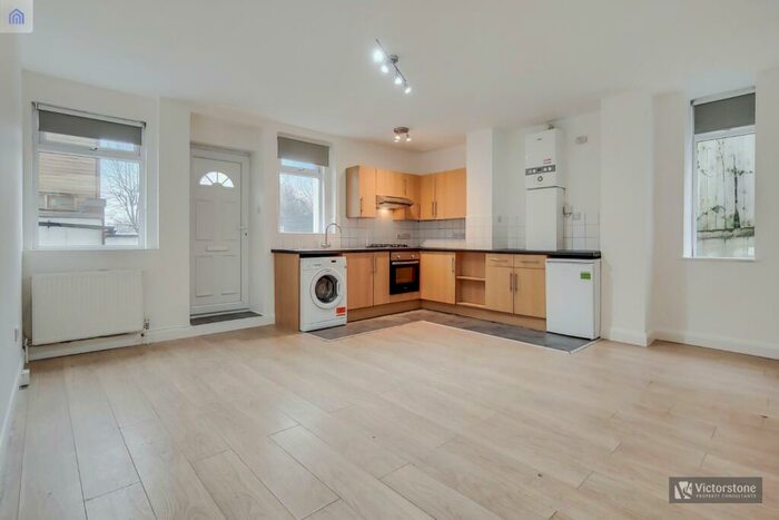 1 Bedroom Apartment To Rent In Mount View Road, Finsbury Park, London, N4
