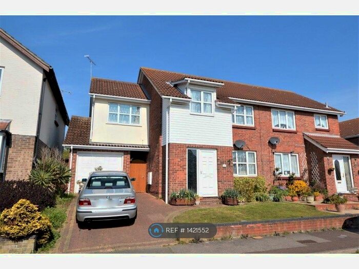 6 Bedroom Semi-Detached House To Rent In Goldfinch Close, Colchester, CO4