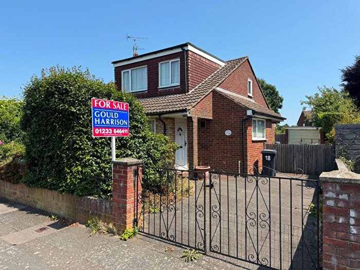 3 Bedroom Semi-Detached House For Sale In Grasmere Road, Kennington, Ashford, TN24