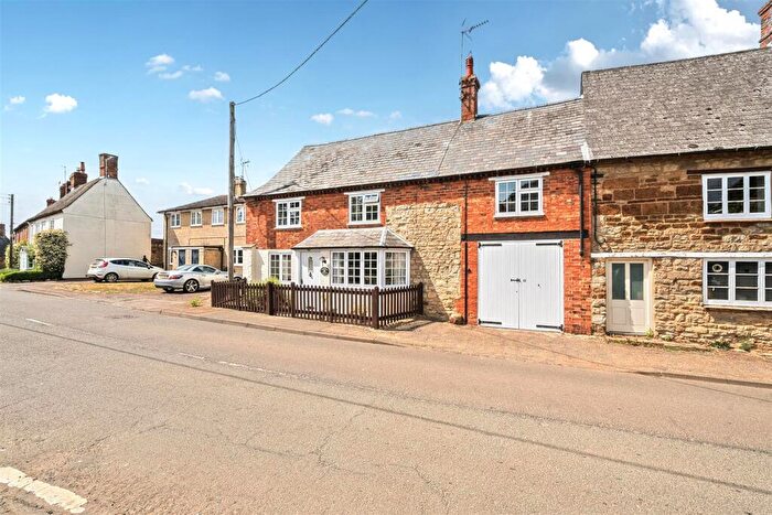 3 Bedroom Cottage For Sale In Greenside, Wappenham, NN12