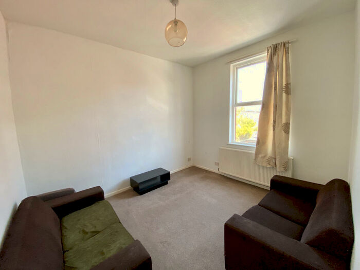 1 Bedroom Flat To Rent In Burton Road, Manchester, M20