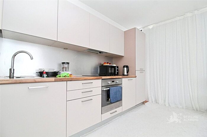 2 Bedroom Flat To Rent In Masons Avenue, Croydon, CR0