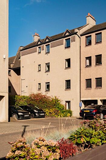 2 Bedroom Flat For Sale In / Sandport, Edinburgh, EH6