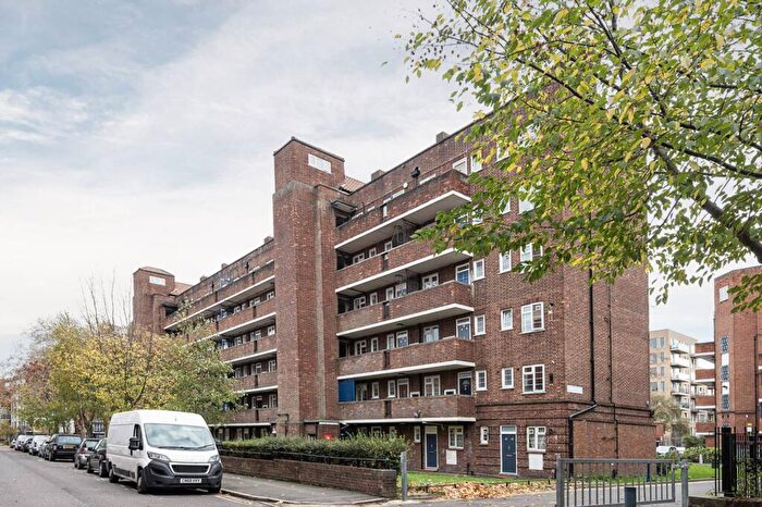 1 Bedroom Flat To Rent In Loddiges Road, Hackney, London, E9