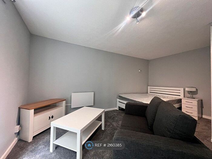 Studio To Rent In Princes Court, Liverpool, L8