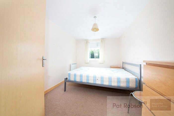 2 Bedroom Apartment For Sale In Wrendale Court, South Gosforth, Newcastle Upon Tyne, Tyne And Wear, NE3