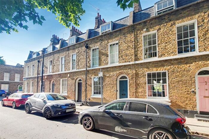 3 Bedroom Terraced House To Rent In York Square, London, E14