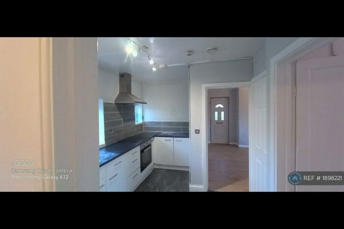 3 Bedroom Semi-Detached House To Rent In Junction Road, Stainforth, Doncaster, DN7