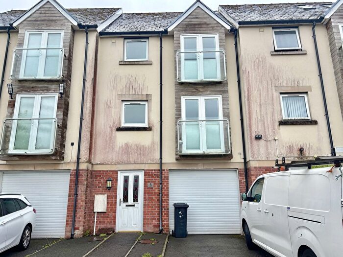 2 Bedroom Flat For Sale In Clos Gwenallt, Pontardawe, Swansea., SA8