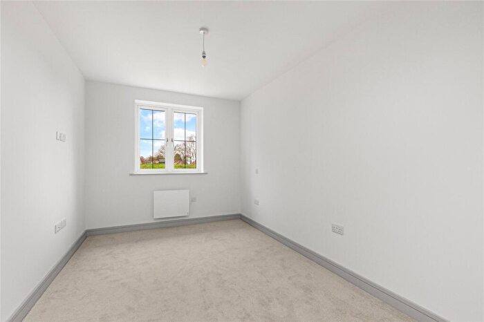 3 Bedroom Terraced House For Sale In London Road, Binfield, Bracknell, Berkshire, RG42