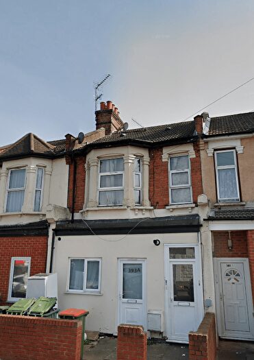 1 Bedroom Flat To Rent In Dersingham Avenue, London, E12