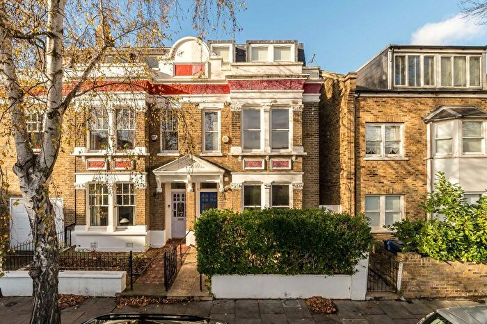 2 Bedroom Flat To Rent In Birkbeck Grove, London, W3