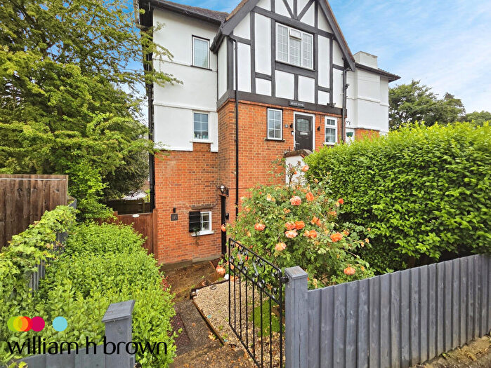 2 Bedroom Apartment To Rent In Headley Chase, Warley, Brentwood, CM14