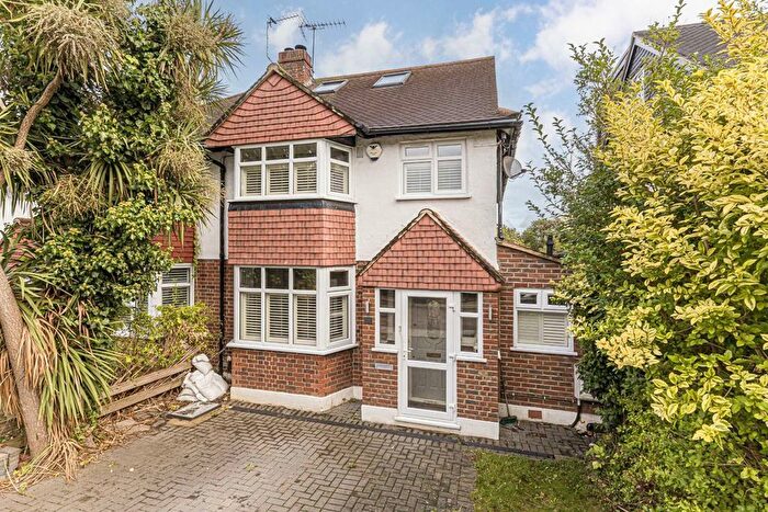 4 Bedroom Property To Rent In River Way, Twickenham, TW2